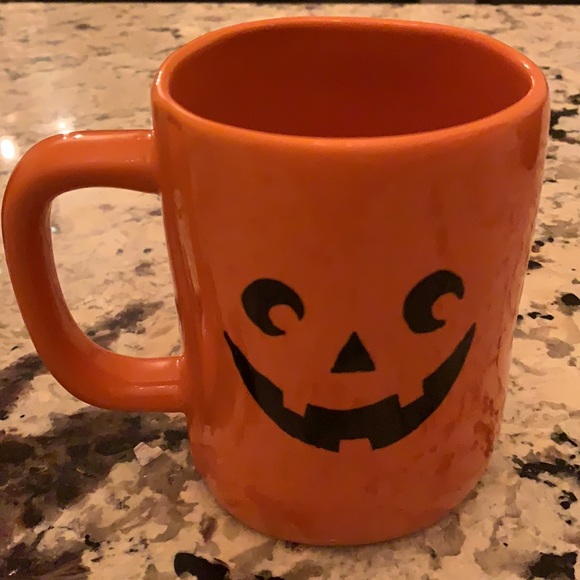 RAE DUNN “TRICK OR TREAT” 🎃 HALLOWEEN MUG - Picture 2 of 3
